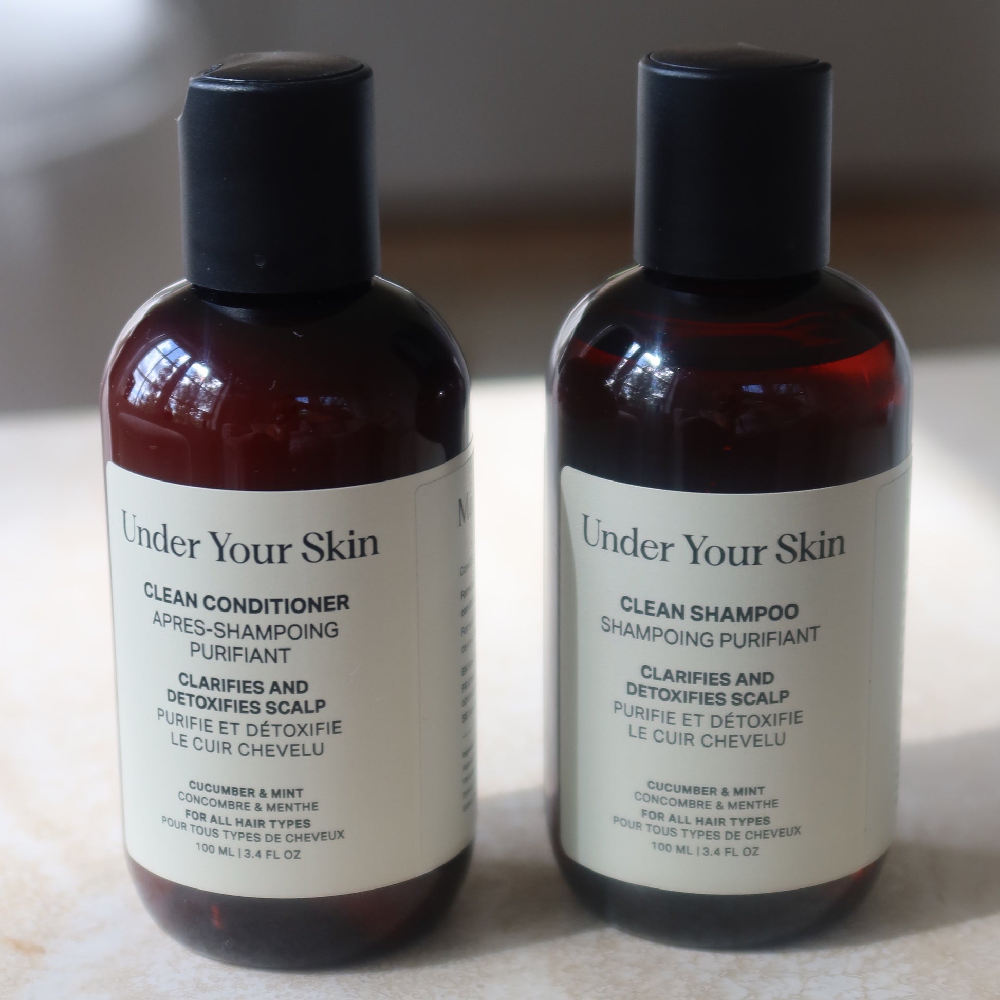 Närbild på Clean Duo-produkter i en lifestylebild